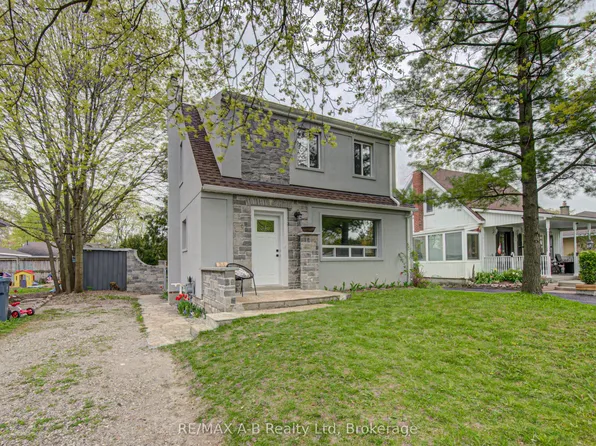 34 Somerset St, Stratford, ON N5A 6K1