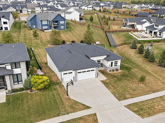 3rd image of 2600 Sunflower Dr