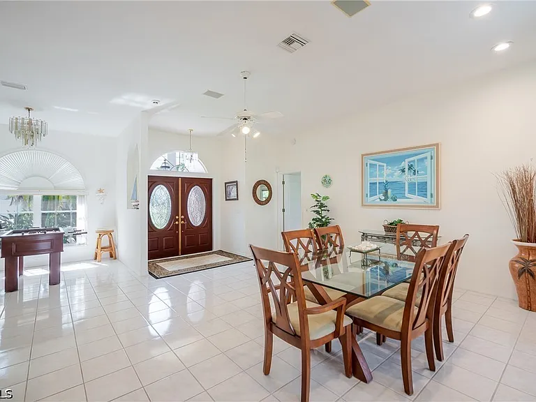 105 SW 39th Pl — Photo 8
