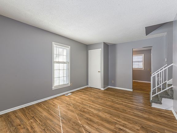 5th image of 1013 E Stone St #D