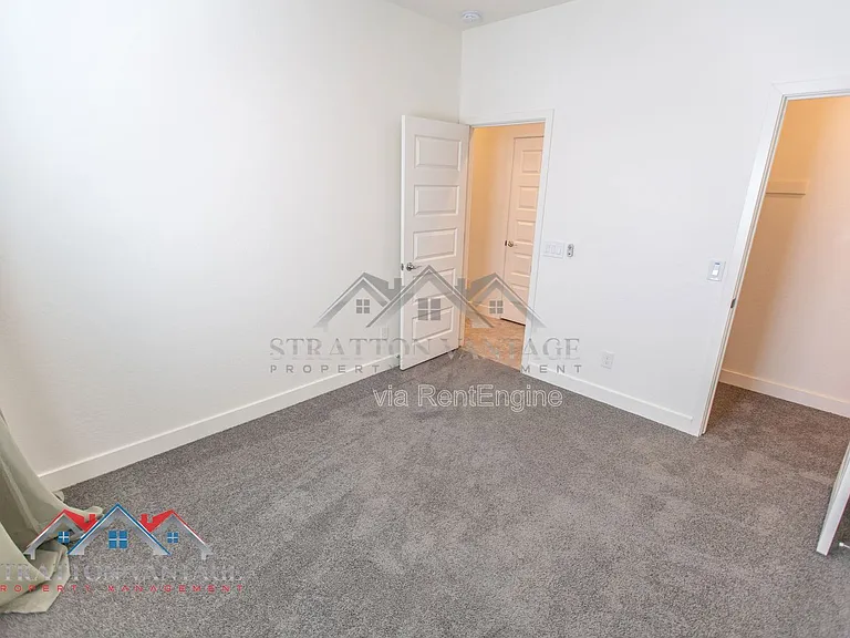 16264 W Canterbury Dr — Photo 32