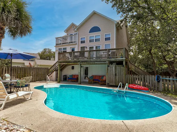 402 Tahiti Court, Carolina Beach, NC 28428