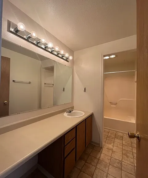 5869 N Garrett St #D — Photo 3
