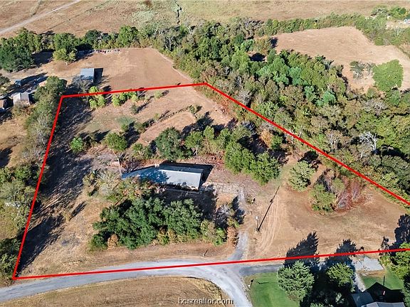 2nd image of 879 Berry Ln