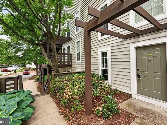 4th image of 10146 Oakton Terrace Rd #10146