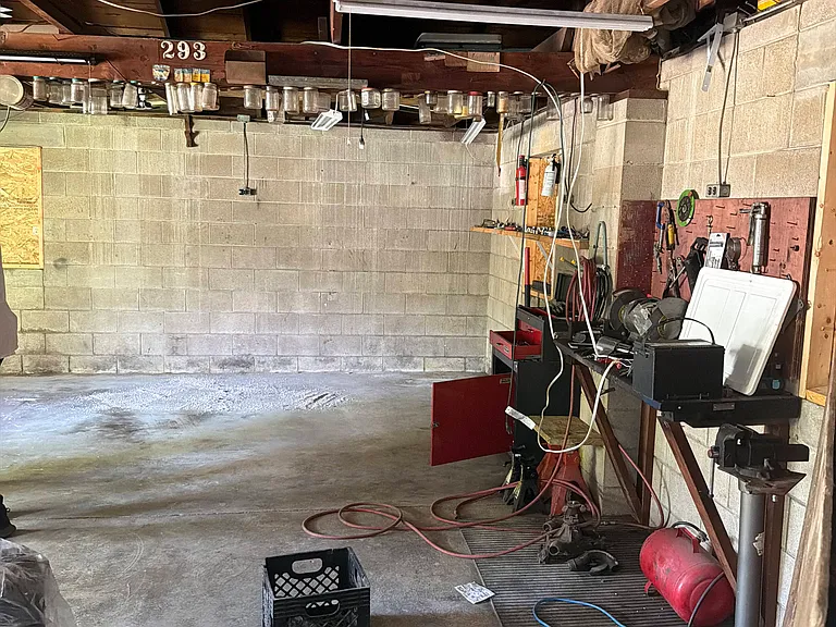 2217 W Wiswall St — Photo 8