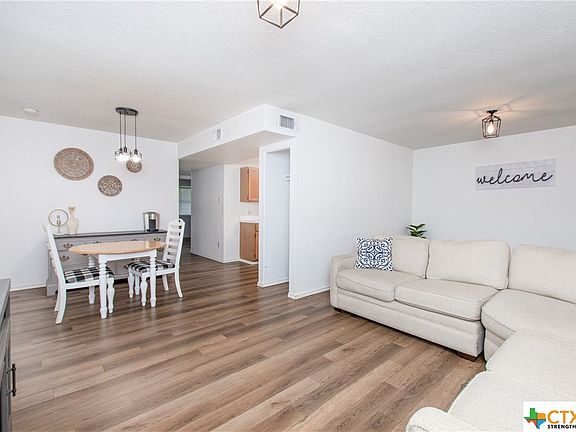 2nd image of 601 Sumbera St