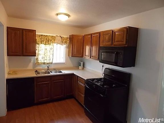 5th image of 2464 E Sonora St