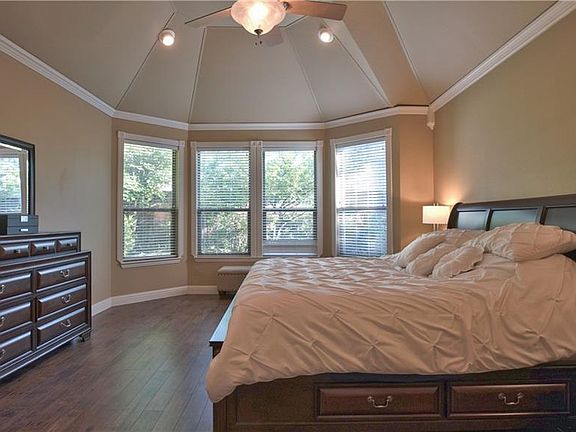 5th image of 9809 Avalon Dr