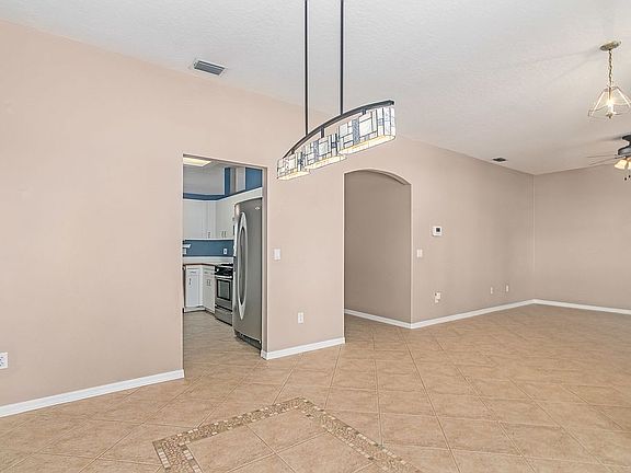 5th image of 1008 Pelican Ln