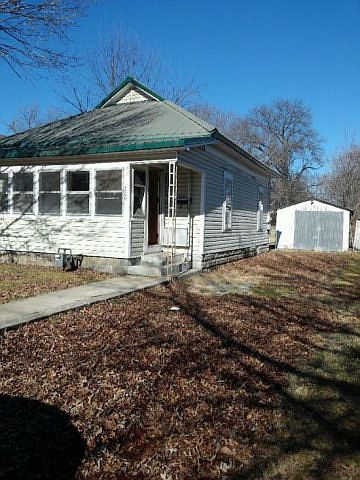 1st image of 209 E Jefferson St