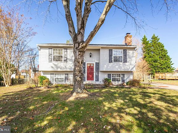 2nd image of 1405 Dixie Bowie Way