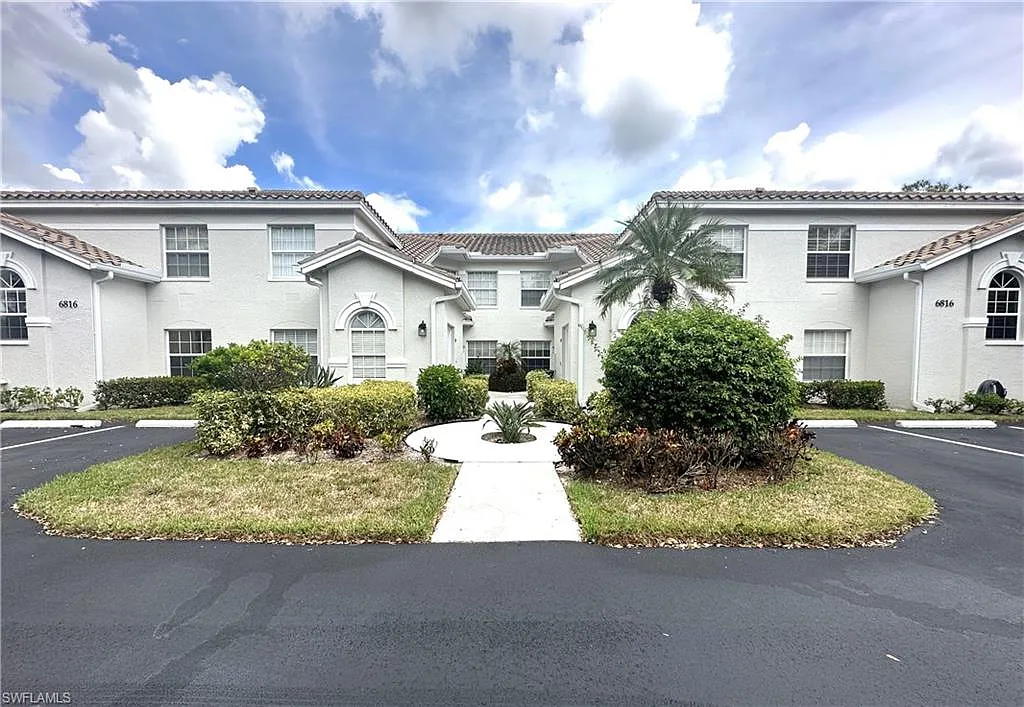 2 bed, 2.0 bath, 1282 sqft, $5,200 — Photo 2