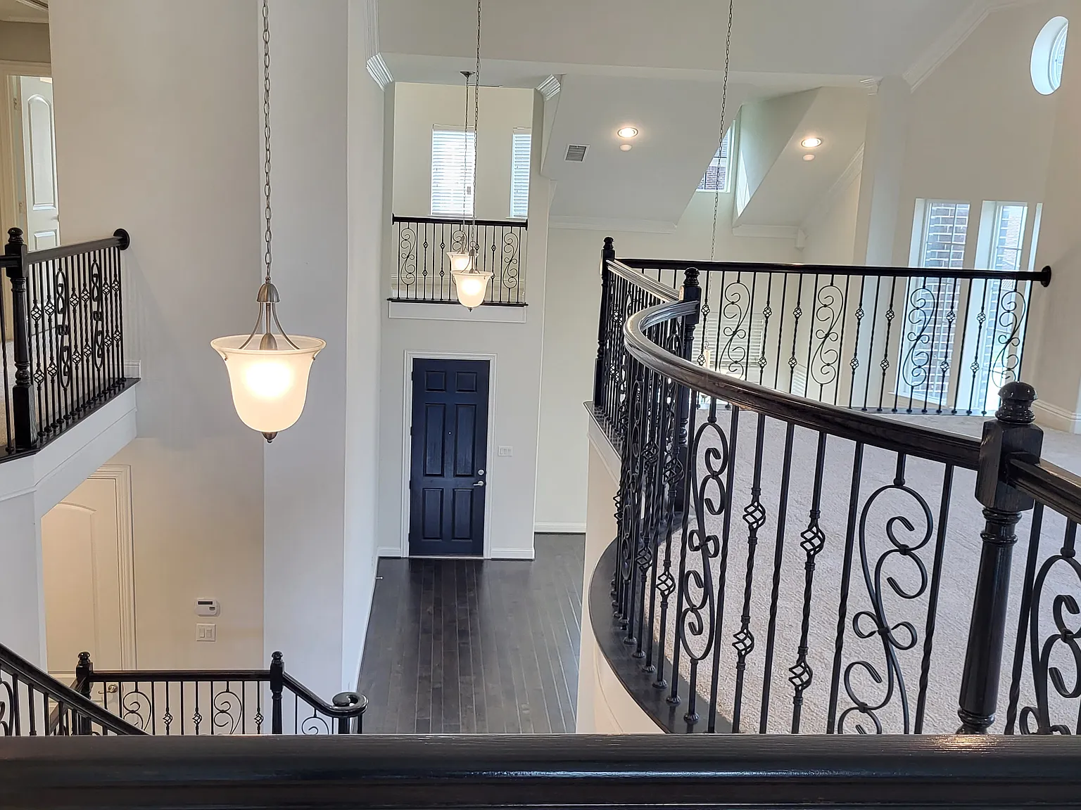 4 bed, 3.5 bath, 3820 sqft, $3,500 — Photo 3