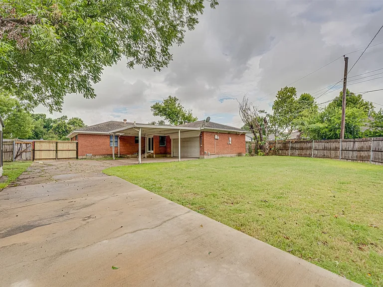 825 Branch Dr — Photo 22