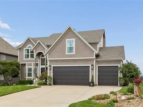 5619 Theden St, Shawnee, KS 66218