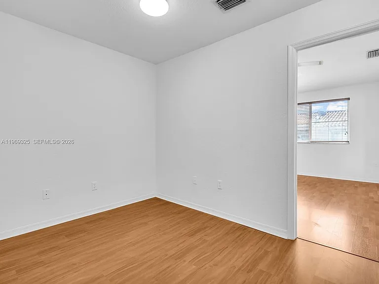 11512 NW 48th Ter — Photo 12