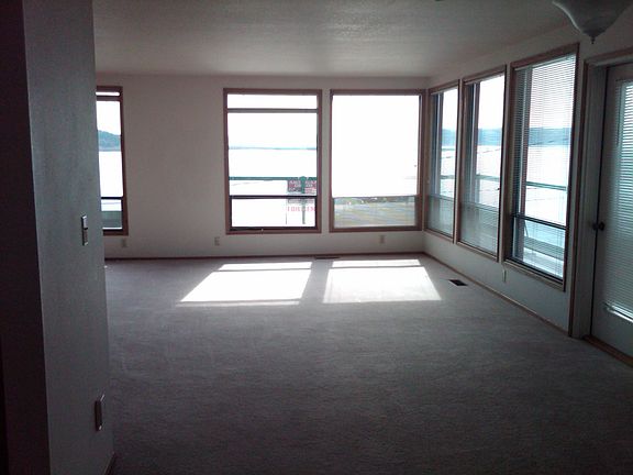 3rd image of 1415 SE 9th Ave APT B301