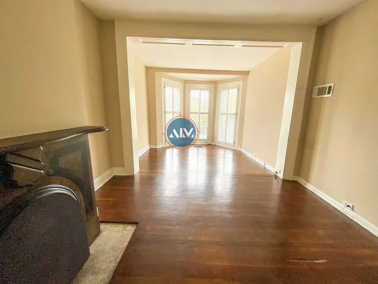208 E Taylor St — Photo 29