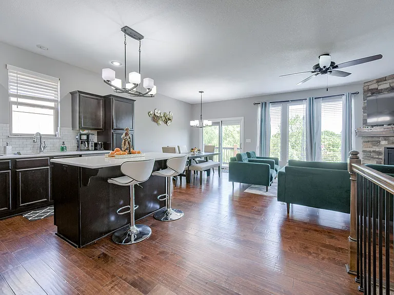 15523 Valley View Dr — Photo 6