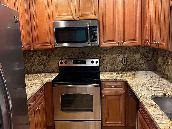 3rd image of 215 NW Fairway Hills Gln Unit 25