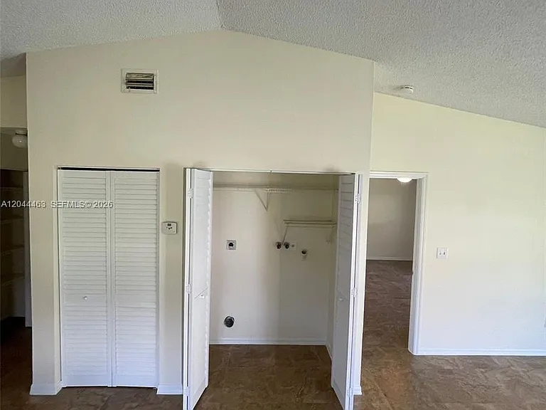 6031 SW 36th Ct #REAR — Photo 3