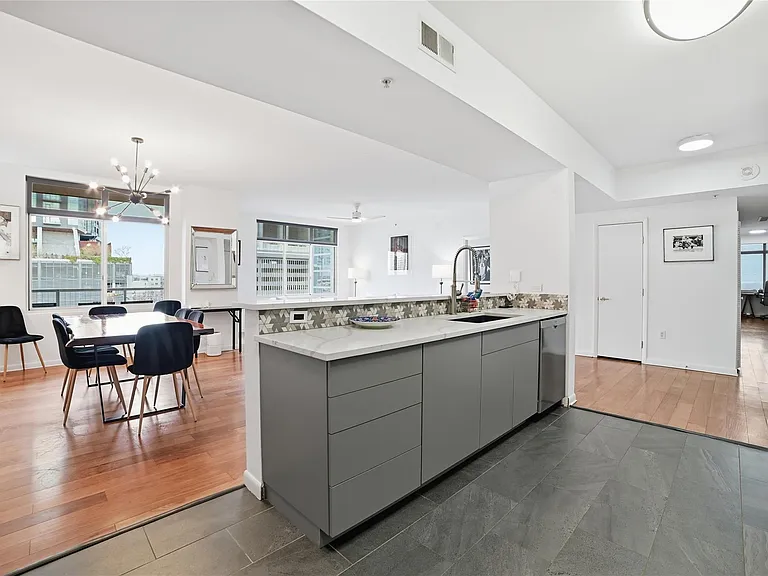54 Rainey St #1018 — Photo 9