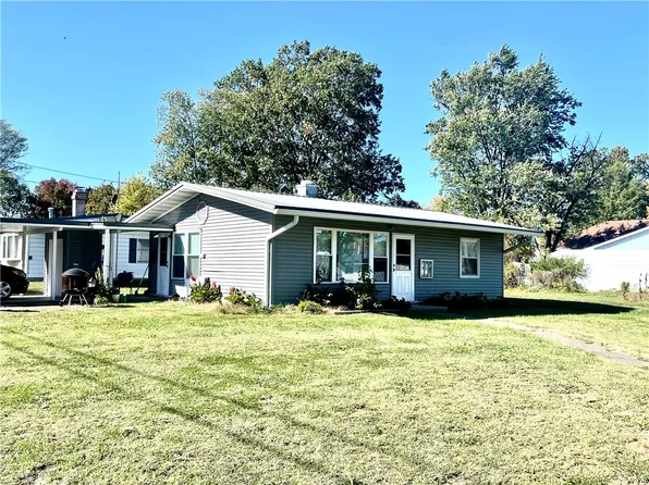 912 S 6th St, Marshall, IL 62441