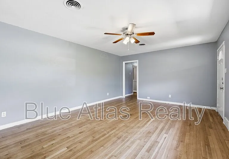 6901 Greenlee St — Photo 4
