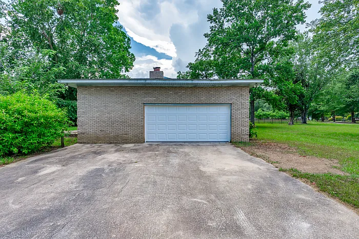 400 Derby Ln — Photo 8