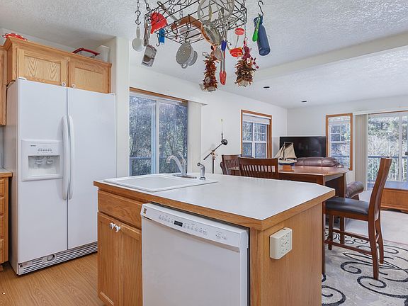 4th image of 3965 NE 50th St