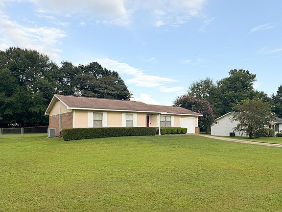 2nd image of 2916 Lonsdale Dr