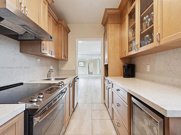 5th image of 888 Intracoastal Dr APT 3F