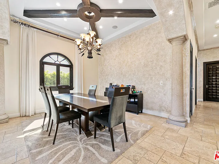 458 N Flores St — Photo 10