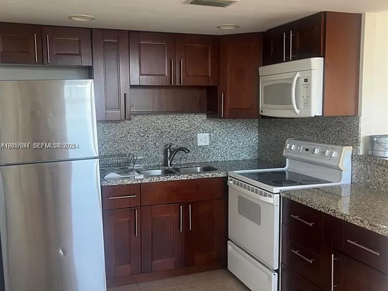 111 Golden Isles Dr #F10 — Photo 5