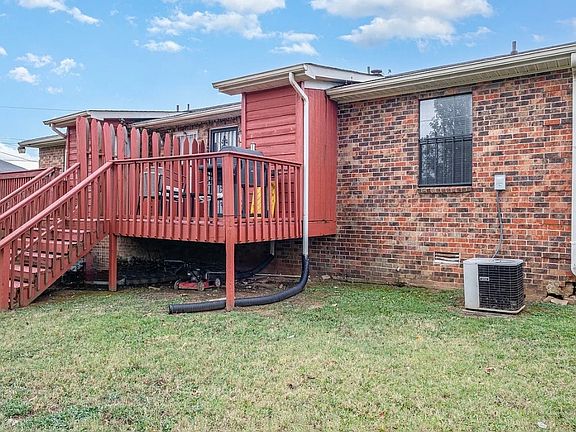 2nd image of 806 Charlie Pl