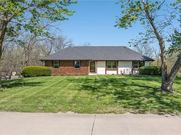 13491 Heritage Dr, Saint Joseph, MO 64505