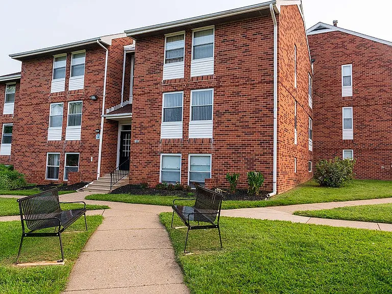 Creekside Apartments — Photo 40