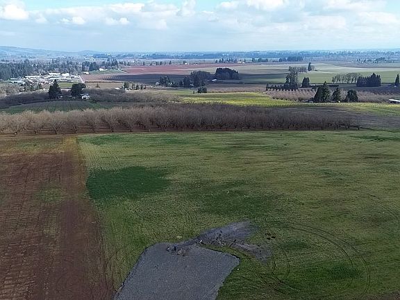 3rd image of 19350 NE Trunk Rd