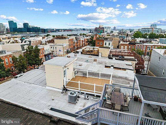 3rd image of 431 E Fort Ave