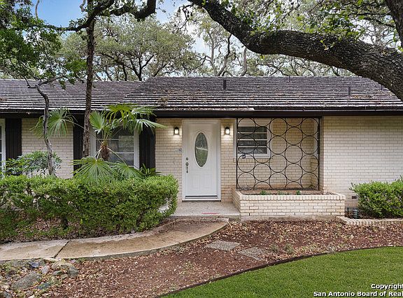 2nd image of 102 Encino Blanco St