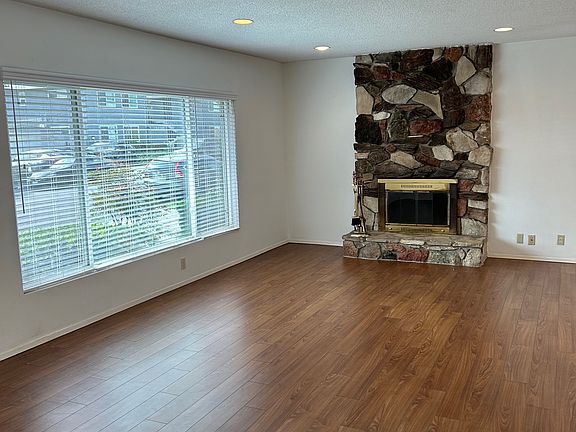 3rd image of 12704 Truro Ave