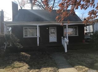 20 E Willow St, Massapequa, NY 11758