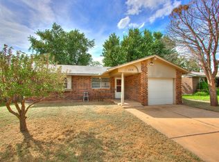 519 Robin Hill Rd, Edmond, OK 73003