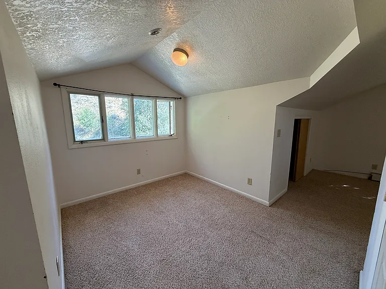 622 7th Ave — Photo 7