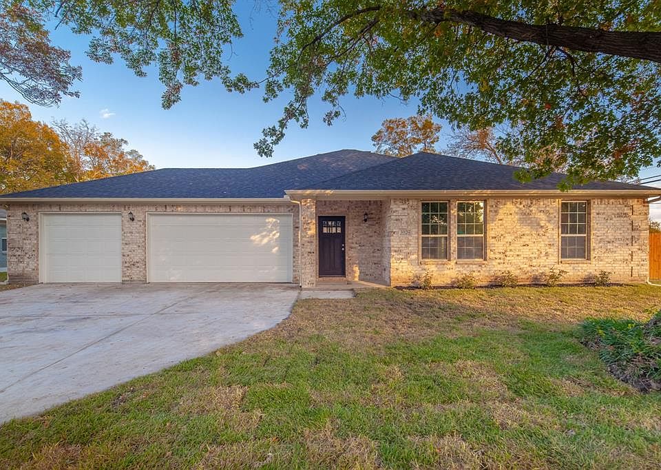 1st image of 3026 Honeysuckle Dr