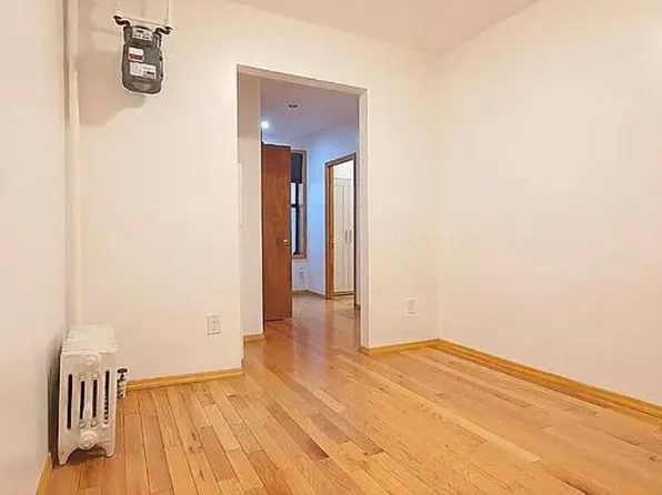 224 Metropolitan Avenue image 1 of 8