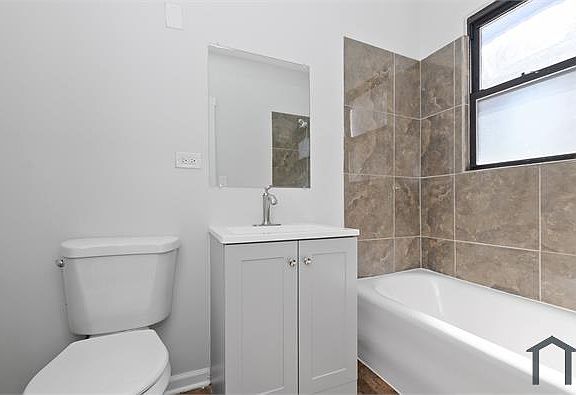 3rd image of 6600 S Maplewood Ave #1
