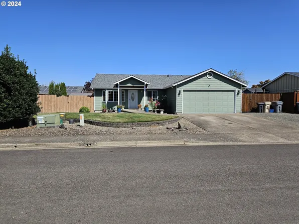 875 Ladino Pl W, Harrisburg, OR 97446