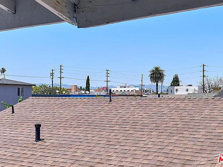 1231 S Harvard Blvd — Photo 9
